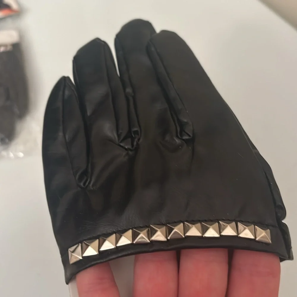 Leg Avenue Black Faux Leather Studded Cropped Gloves - Picture 8 of 8